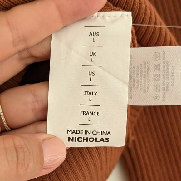 NWT Nicholas Juliet Brown Rib Knit Funnel Neck Top W/Buttons, size L - Picture 3 of 7